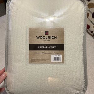 Woolrich Sherpa blanket size full/queen-cream